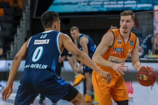 些泄密的背 些泄密的背