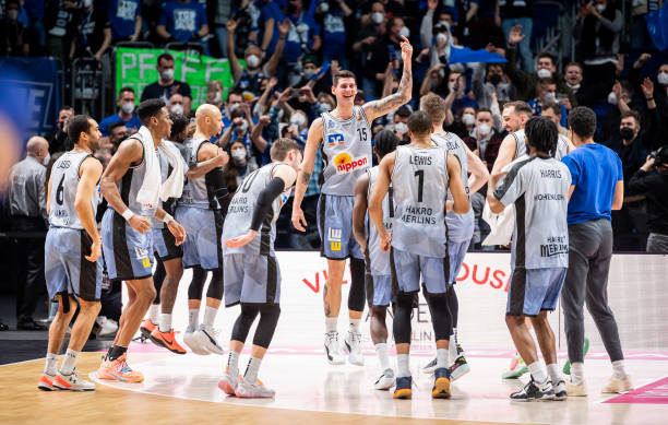 一战成名并 一战成名并